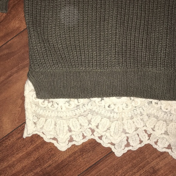 LAST CHANCE Urban Outfitters Sweater - Picture 4 of 5